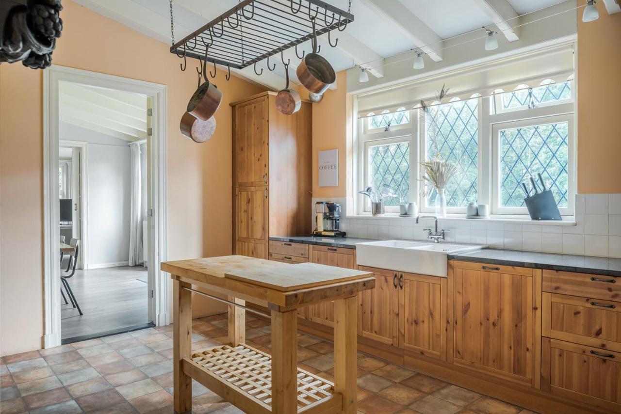 Beautiful English Villa With Hottub Zuidwolde  Buitenkant foto